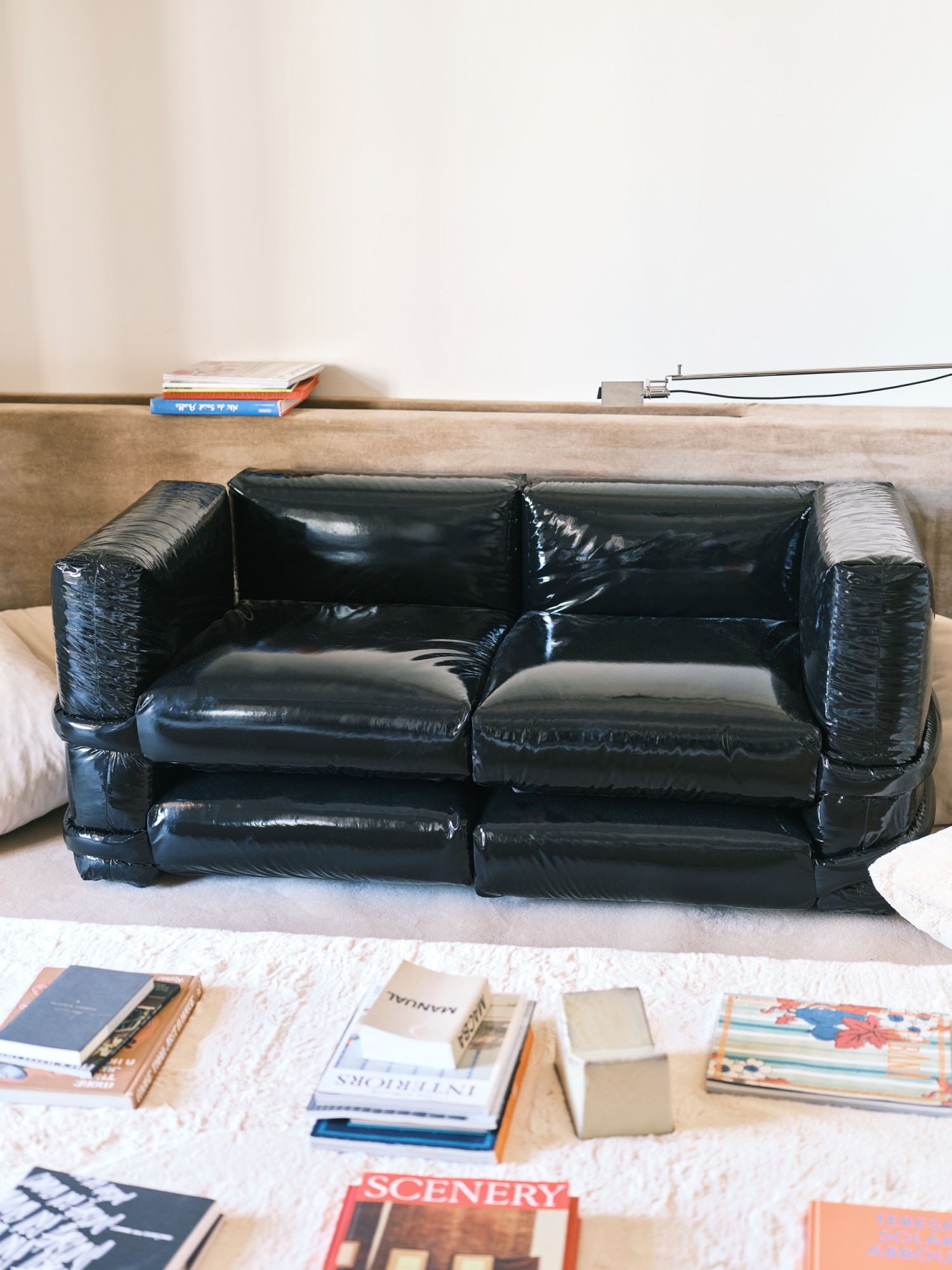 bd_kassl_pillow_sofa_laquer_1.jpg