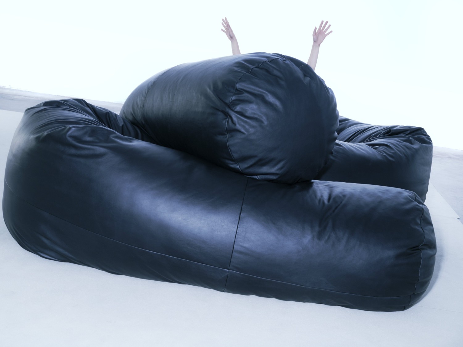 bd_sausage-sofa_willo_perron_2_1.jpg