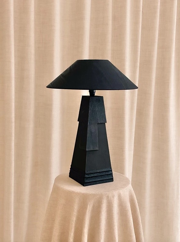 luminaire-vaca-atelier-en-cuir-de-poisson-ictyos-c-ictyos.png